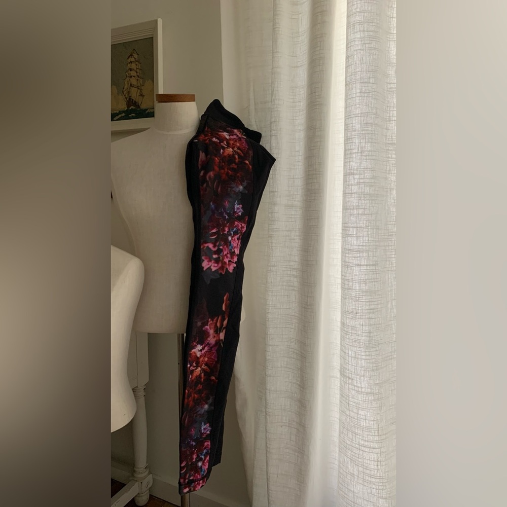 LuluLemon Floral Black Leggings Spring Has Sprung